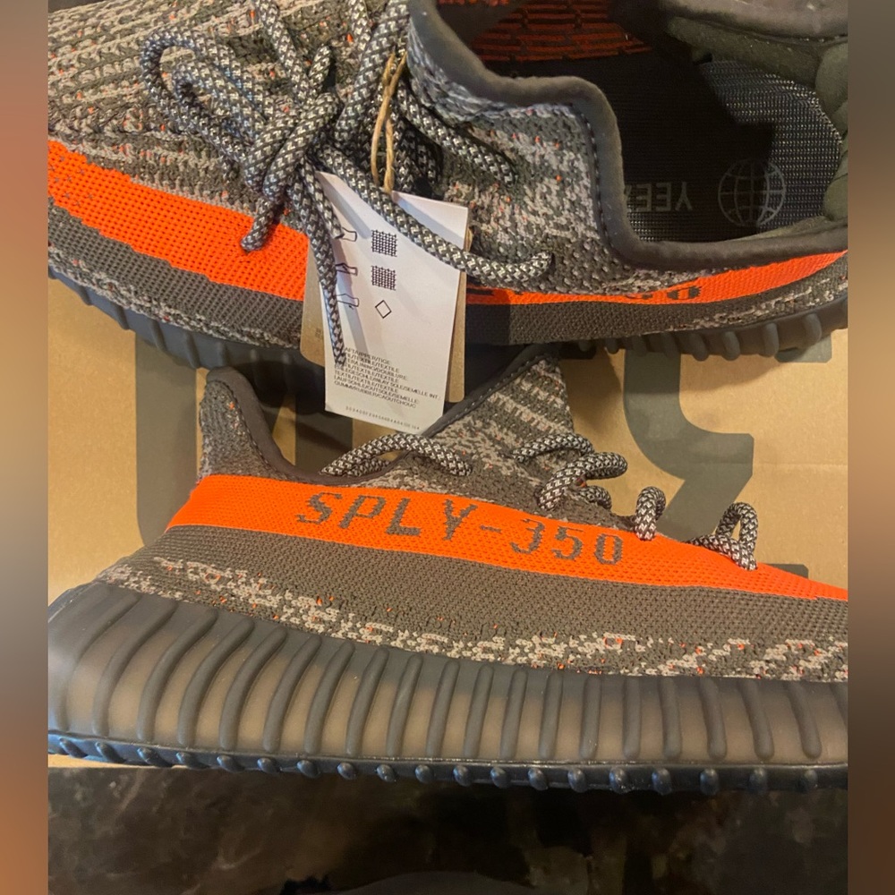 BRAND NEW YEEZY 350 CARBON SIZE 8.5